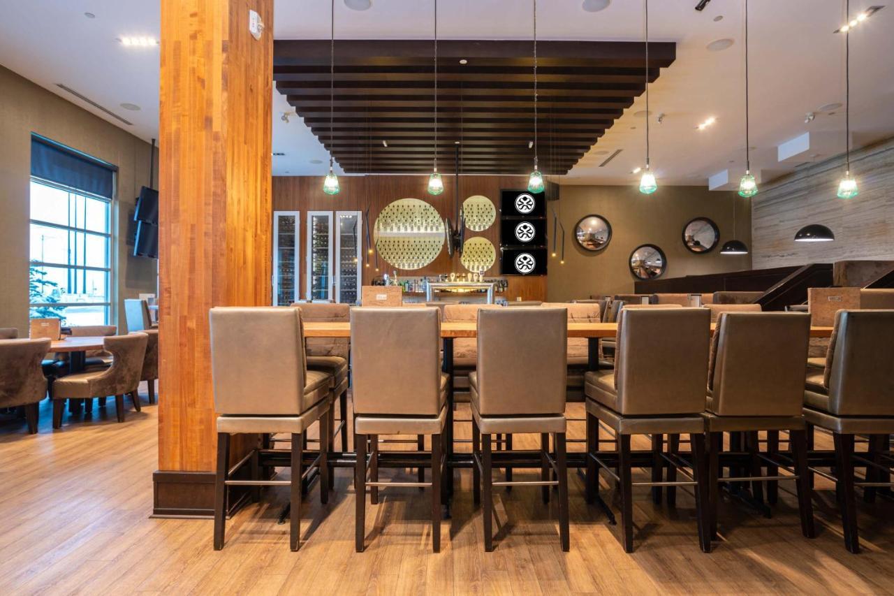 Sandman Signature Edmonton South Hotel Extérieur photo