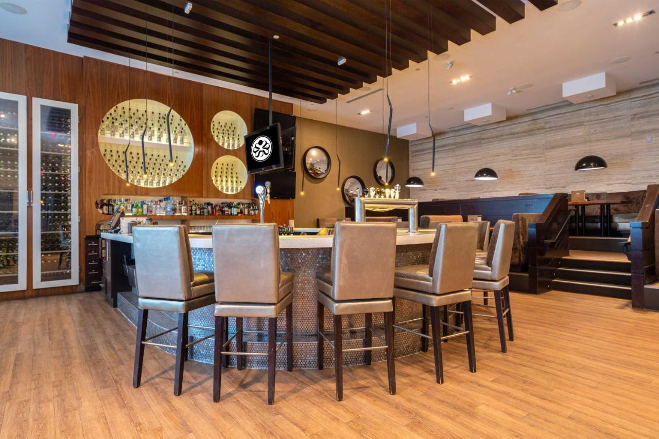 Sandman Signature Edmonton South Hotel Extérieur photo
