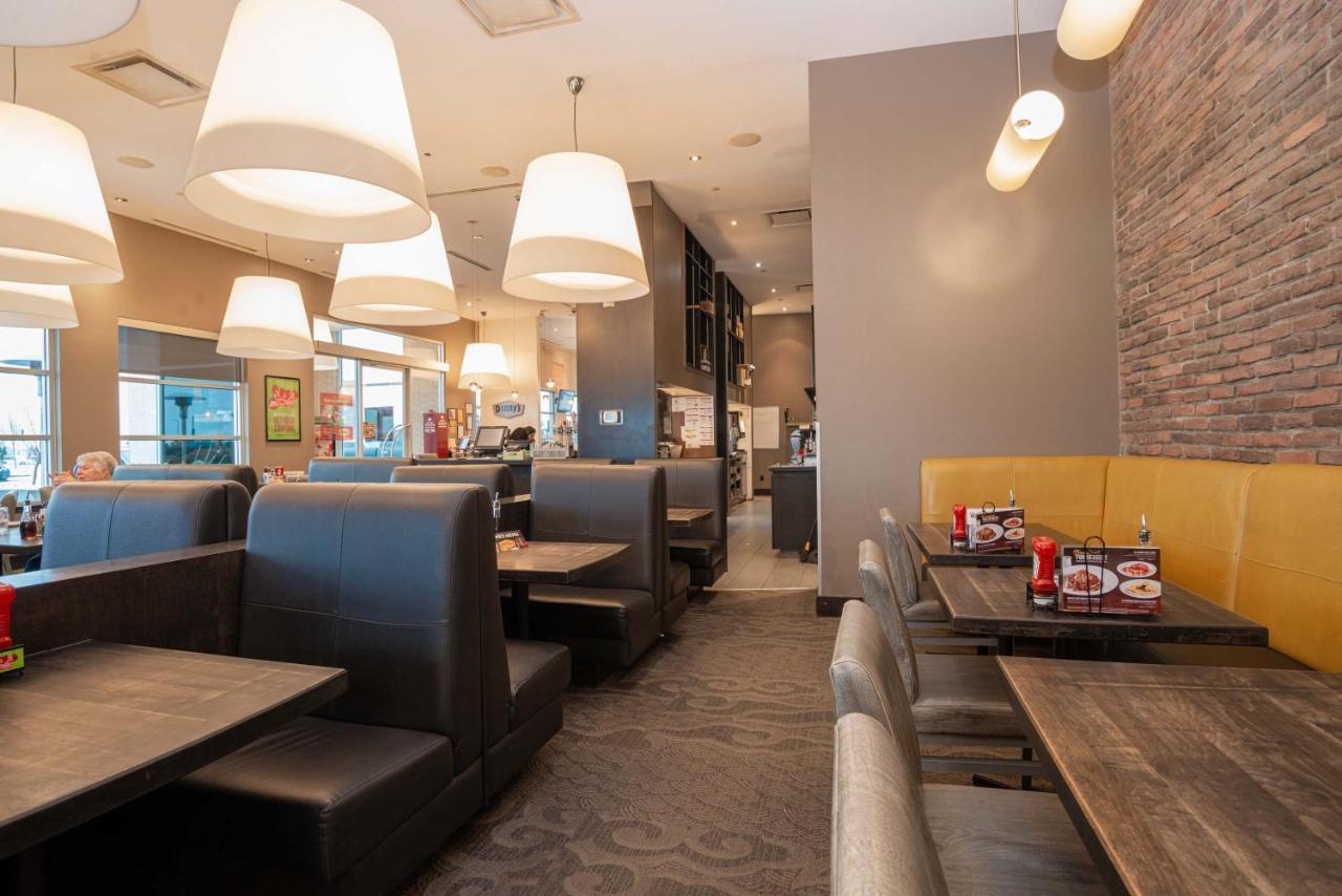 Sandman Signature Edmonton South Hotel Extérieur photo