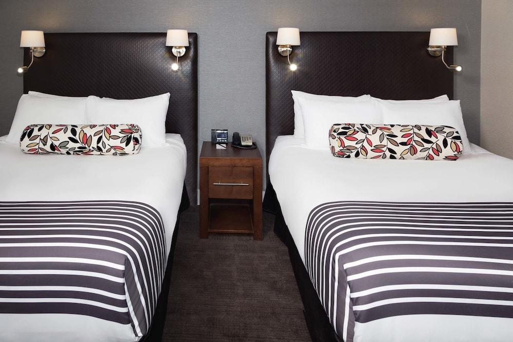 Sandman Signature Edmonton South Hotel Extérieur photo