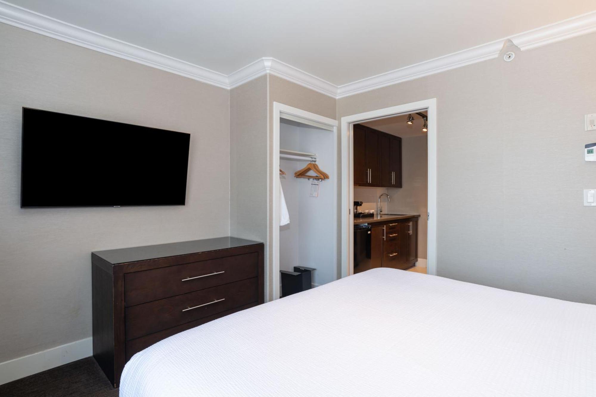 Sandman Signature Edmonton South Hotel Extérieur photo