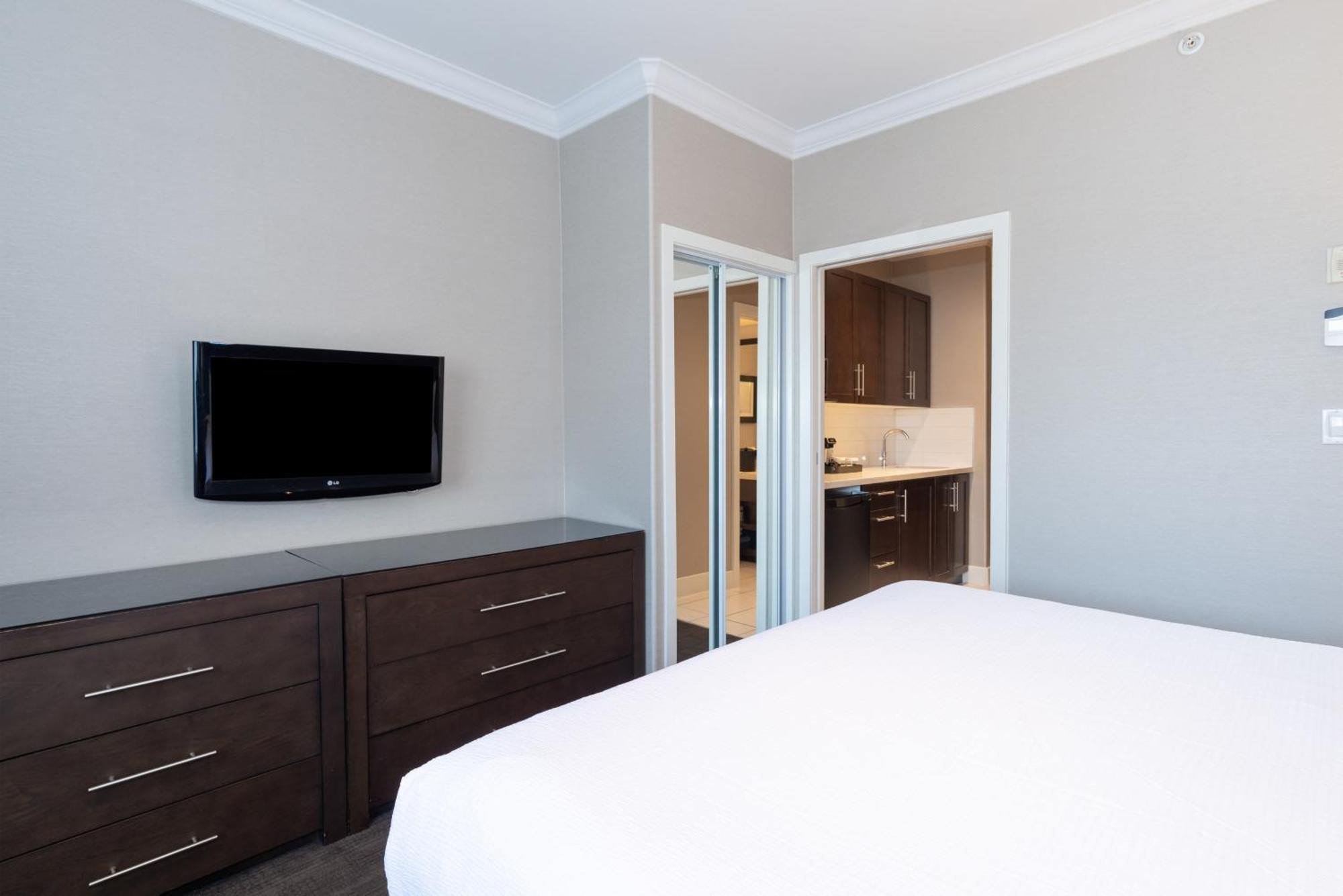 Sandman Signature Edmonton South Hotel Extérieur photo