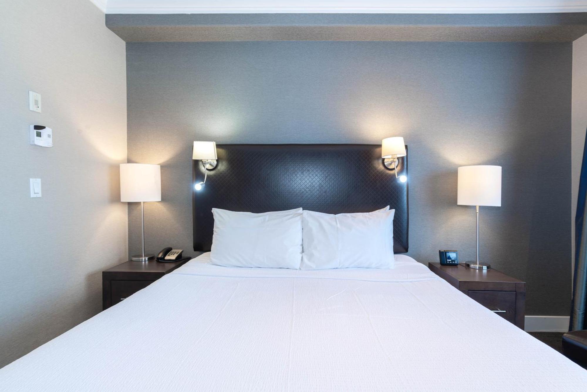 Sandman Signature Edmonton South Hotel Extérieur photo