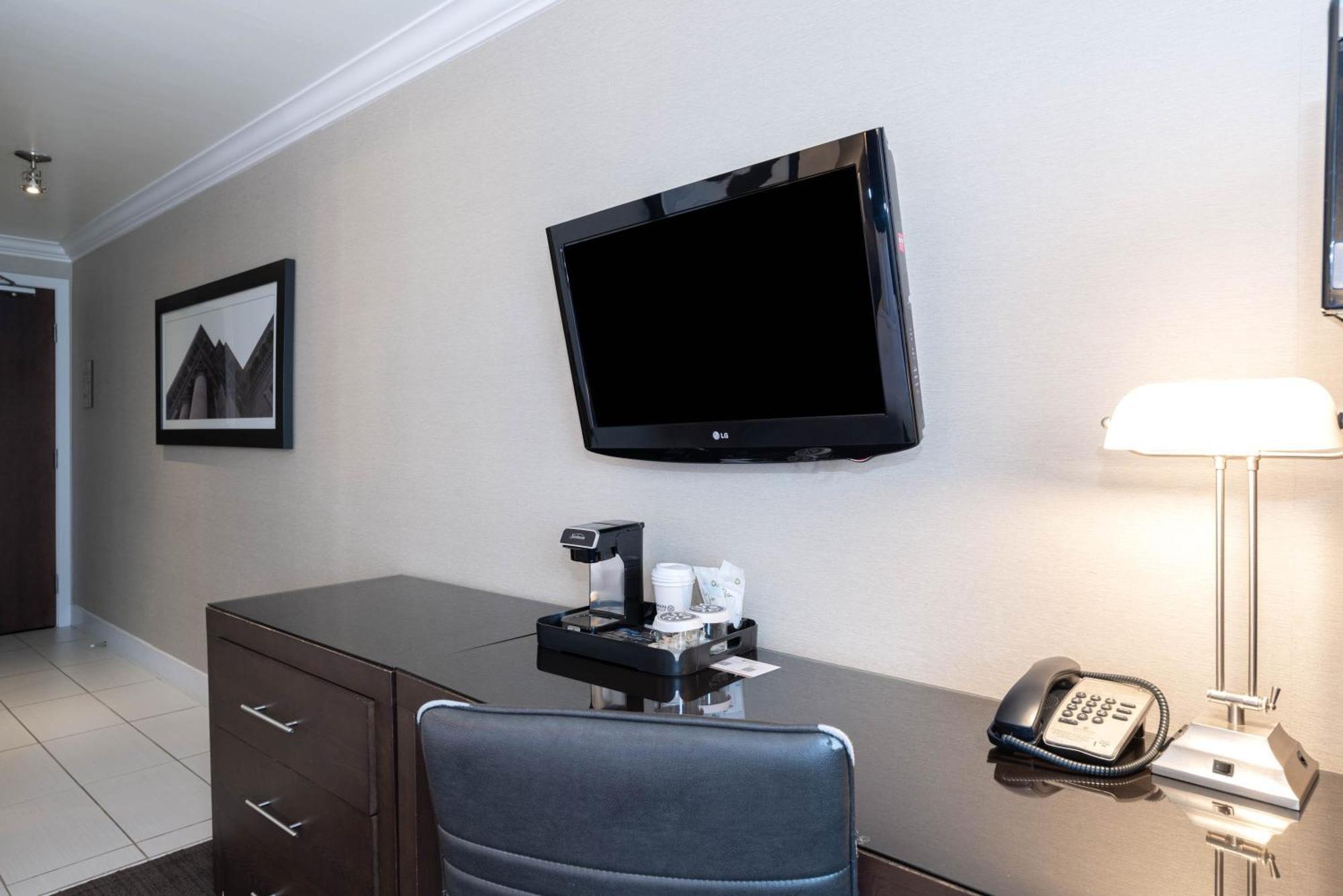 Sandman Signature Edmonton South Hotel Extérieur photo