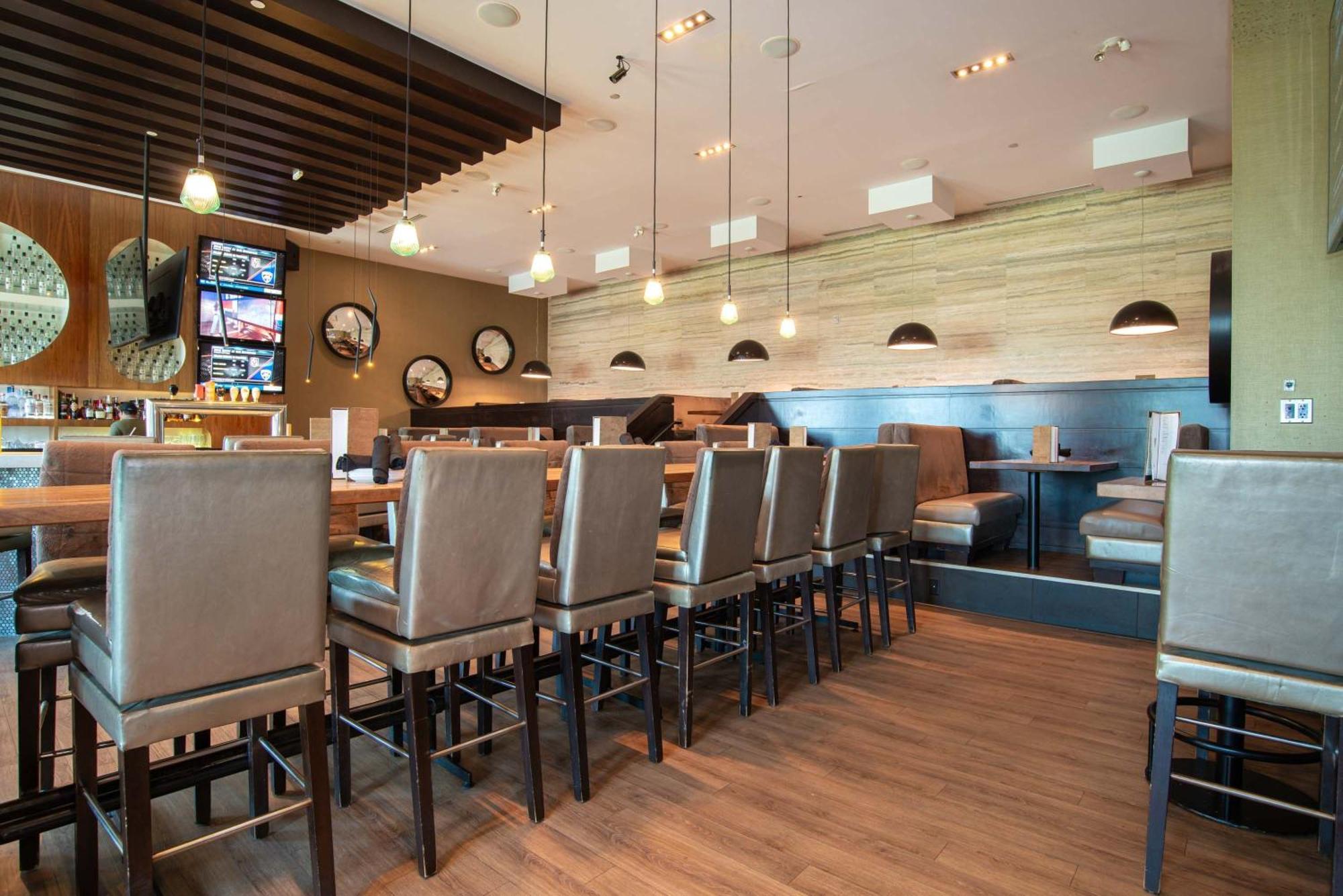 Sandman Signature Edmonton South Hotel Extérieur photo
