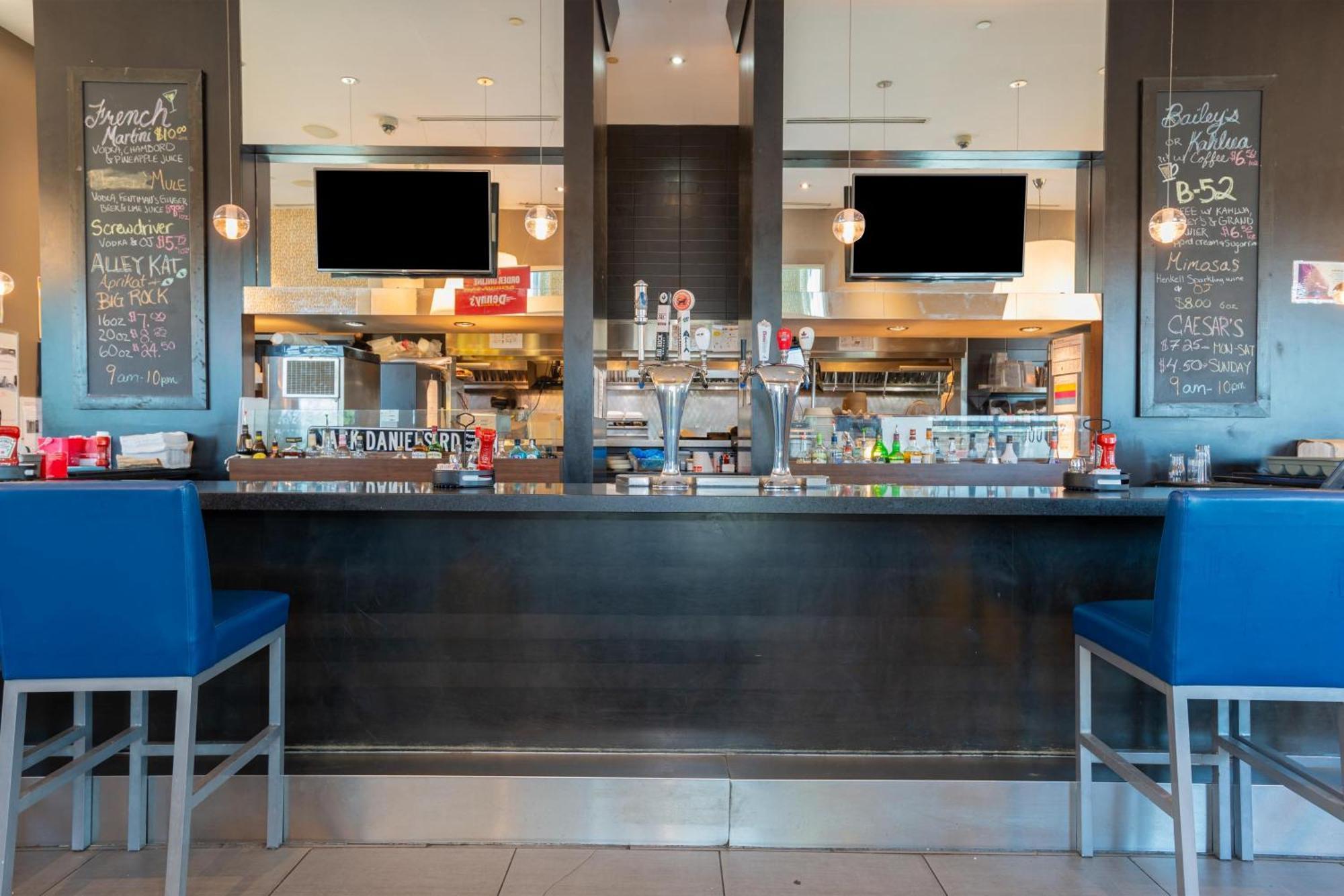 Sandman Signature Edmonton South Hotel Extérieur photo